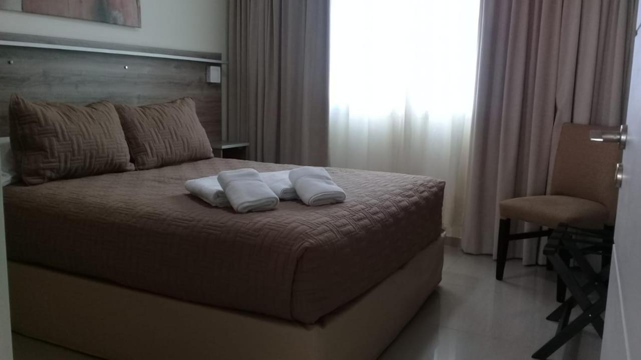 Illia 121 Apart Hotel Neuquén Habitación foto